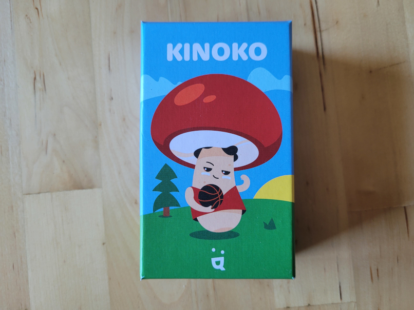 Das Cover von "Kinoko" zeigt einen gezeichneten Pilz mit gesicht und einem Ball in der Hand.