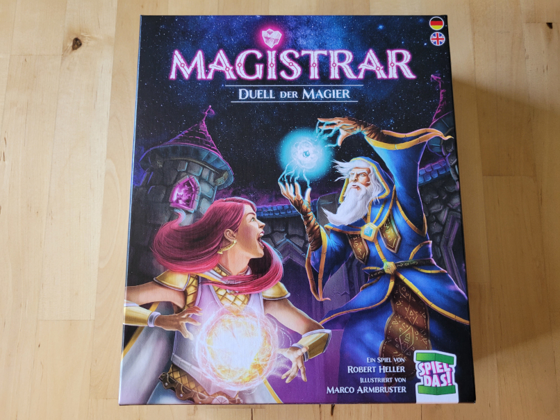 Das Cover von "Magistrar" vom Verlag "Spiel das!". 