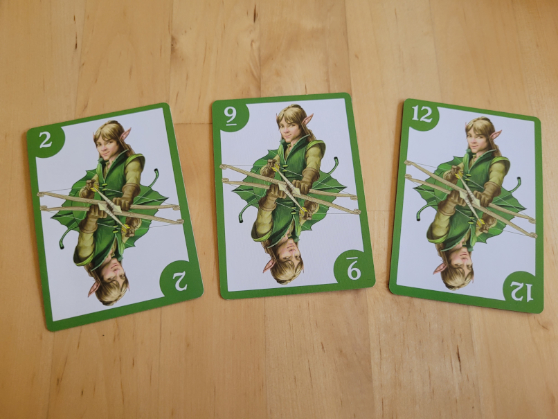 Drei grüne Karten.