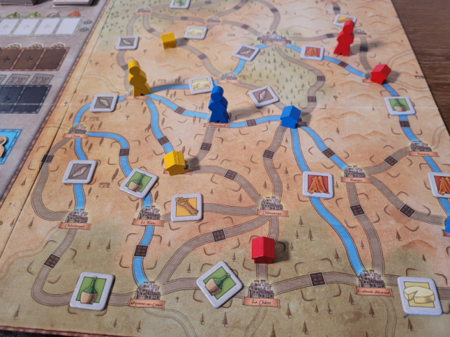 Figuren und Plättchen sind auf dem Spielplan von "Orléans" platziert.