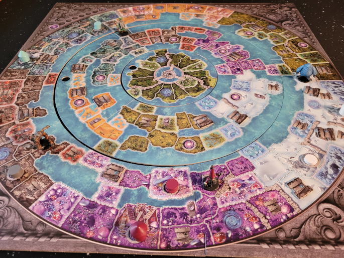 Das Spielplan von "Realm of Wonder" mit vier Figuren und einigen Türmen und Scheiben.