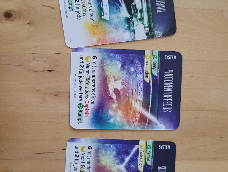 Drei Karten mit technischen Systemen, die aus der The Next Generation"-Serie von "Star Trek" bekannt sind.