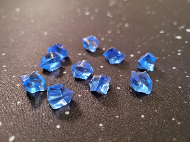 Blaue Kunststoffkristalle.