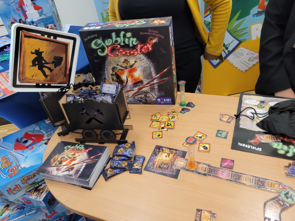 Das Spielmaterial von "Goblin Coaster" bei der Spiel 2023.
