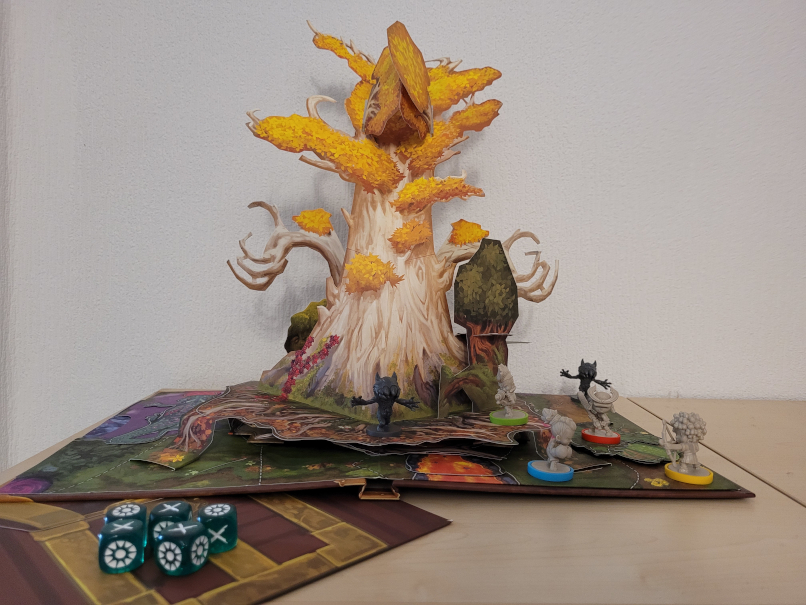 Der Pop-up-Baum aus "Wonder Book" mit Würfeln und Spielfiguren.