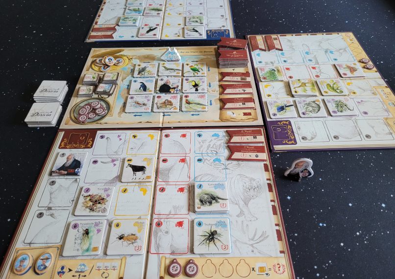 Das Spielmaterial von "Auf den Wegen von Darwin".