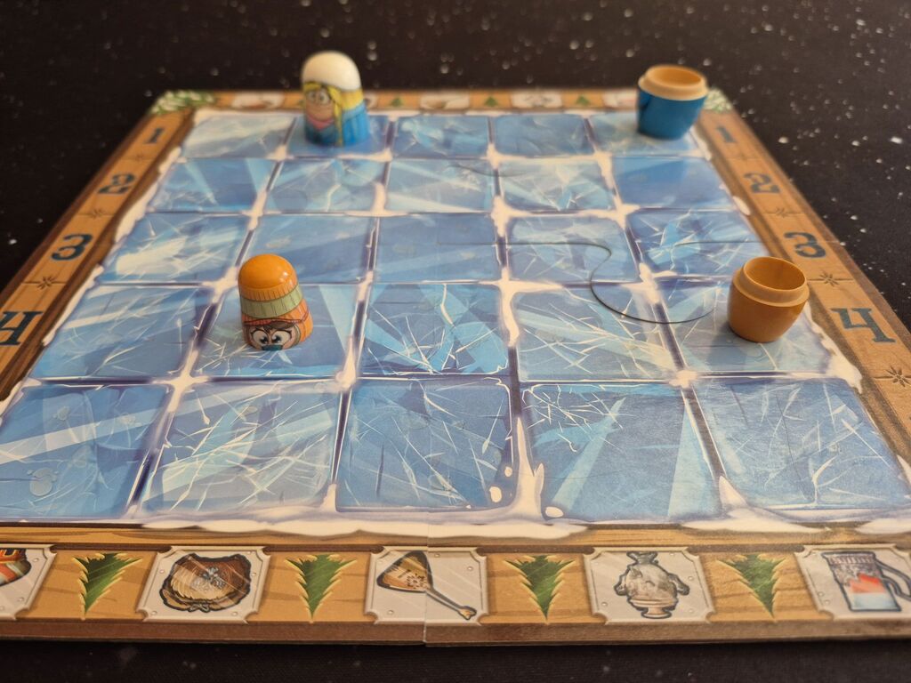 Der Spielplan von "Babushka" mit vier Teilen von Spielfiguren.
