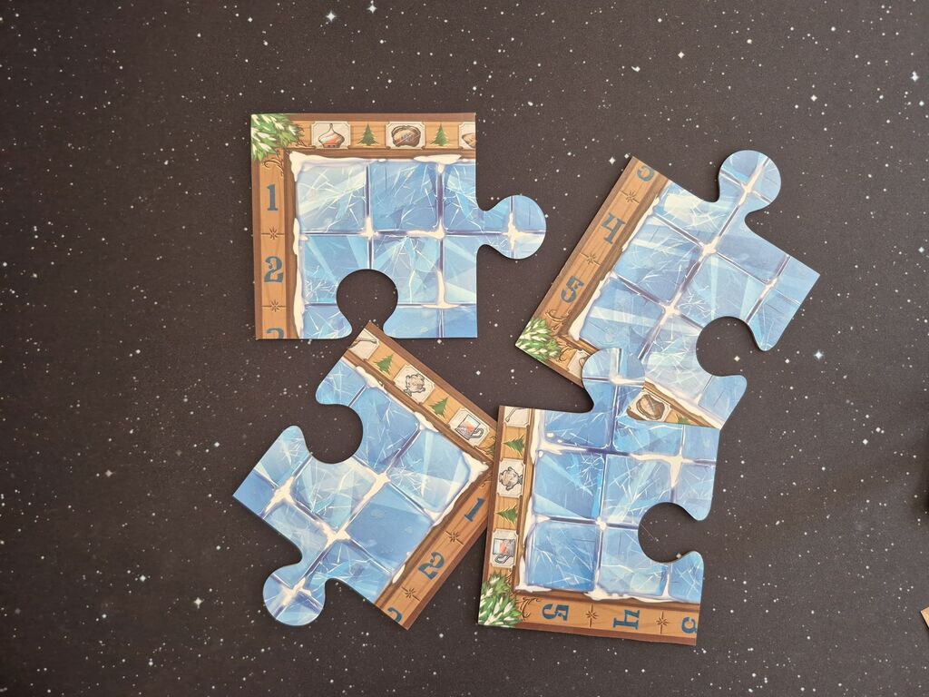 Vier große Puzzleteile.