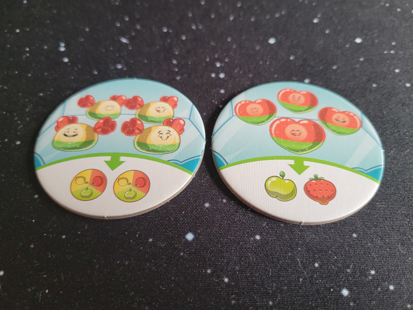Zwei Plättchen.