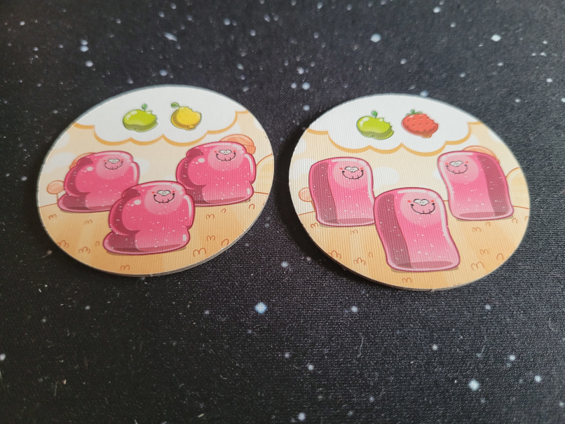 Zwei Plättchen aus "Gumminis".