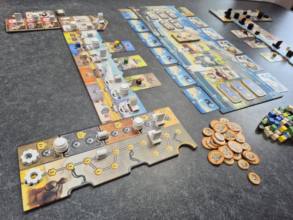 Das Spielmaterial von "Suna Valo" nach dem Aufbau.