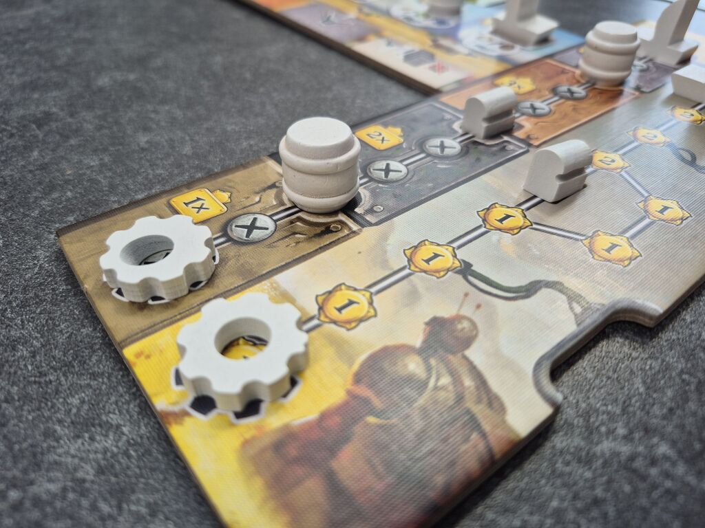 Ein Ausschnitt des Spielertableaus mit Spielfiguren und Symbolen.