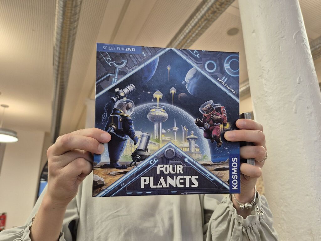 Das Cover von "Four Planets".