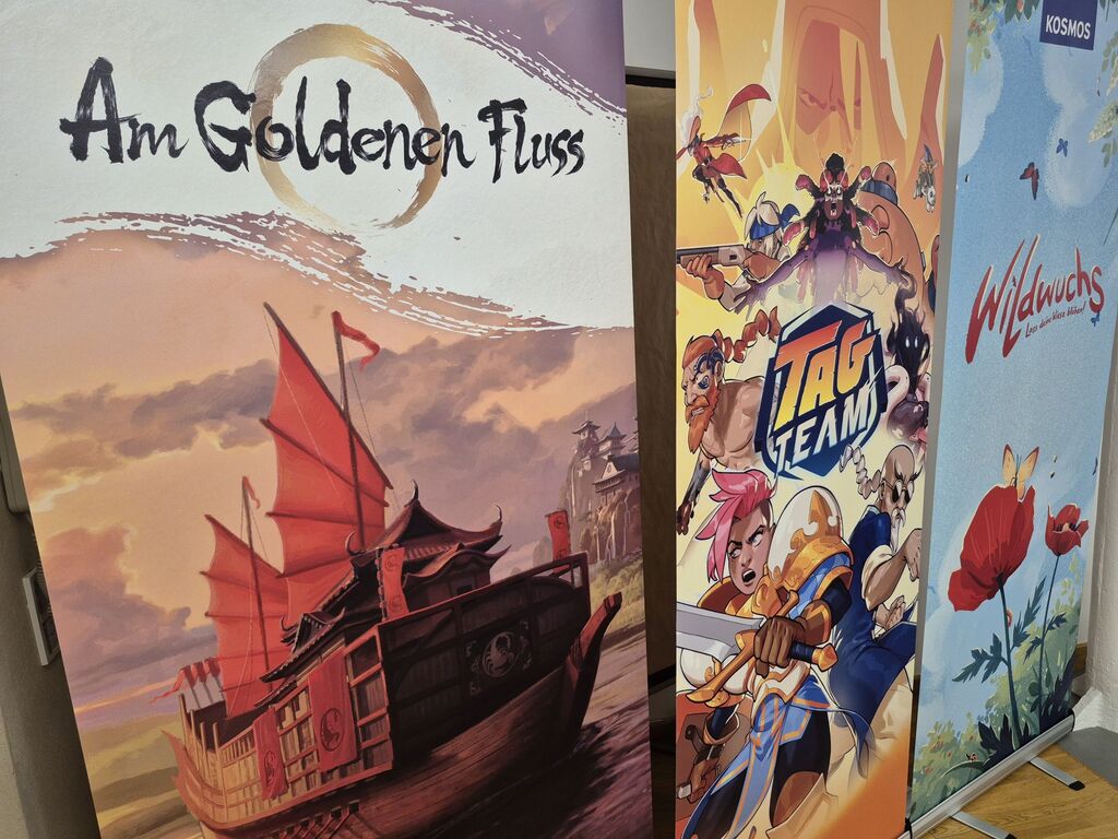 Werbewände für die Spiele "Am Goldenen Fluss", "Tag Team" und "Wildwuchs".