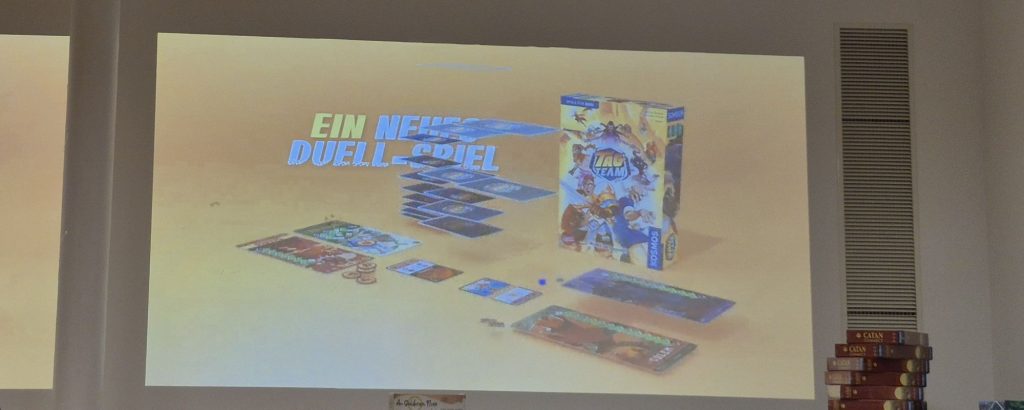 Spielmaterial von "Tag Team" in einer Präsentation.