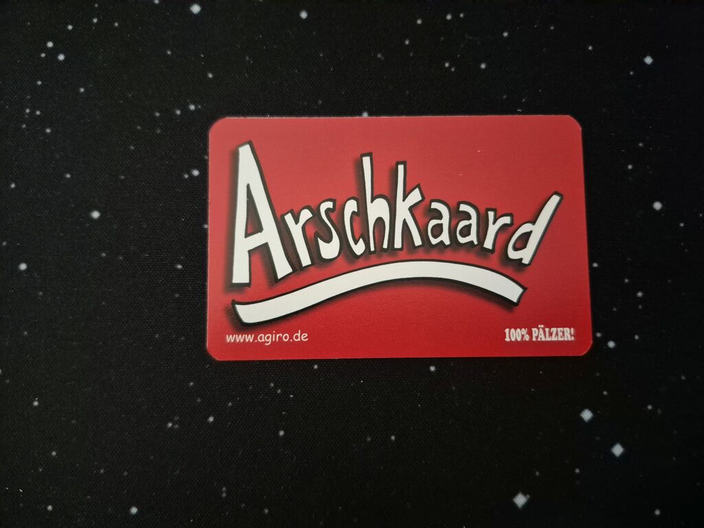Eine rote Karte mit Text.