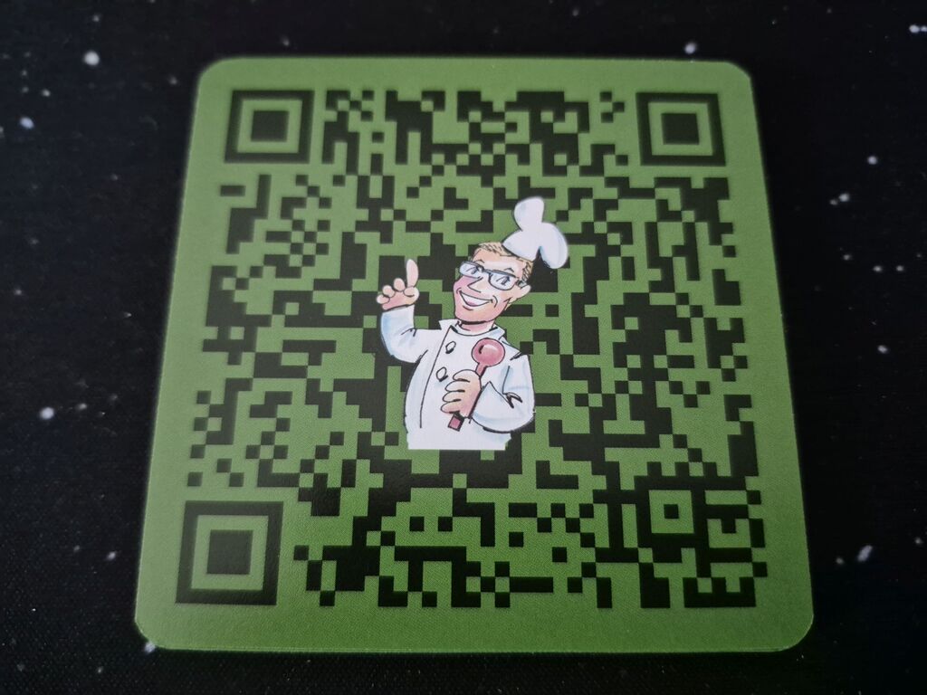 Eine grüne Karte mit einem Comic-Koch und einem QR-Code.
