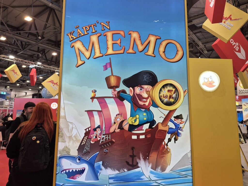 Eine Werbewand von "Käpt'n Memo".