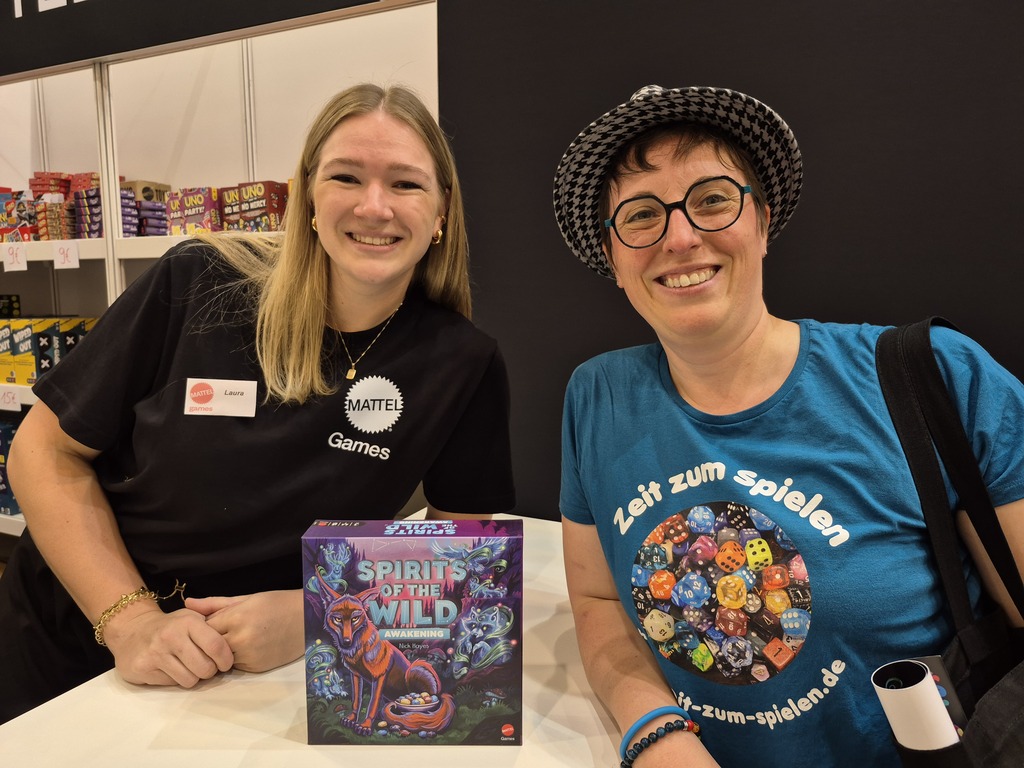 Zwei Frauen mit einem Spiel