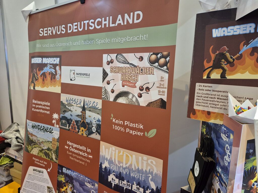 Eine Werbewand von Papierspiele.at.