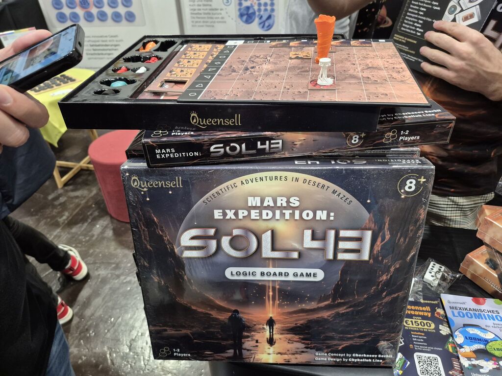 Spielmaterial bei der SPIEL 2025.