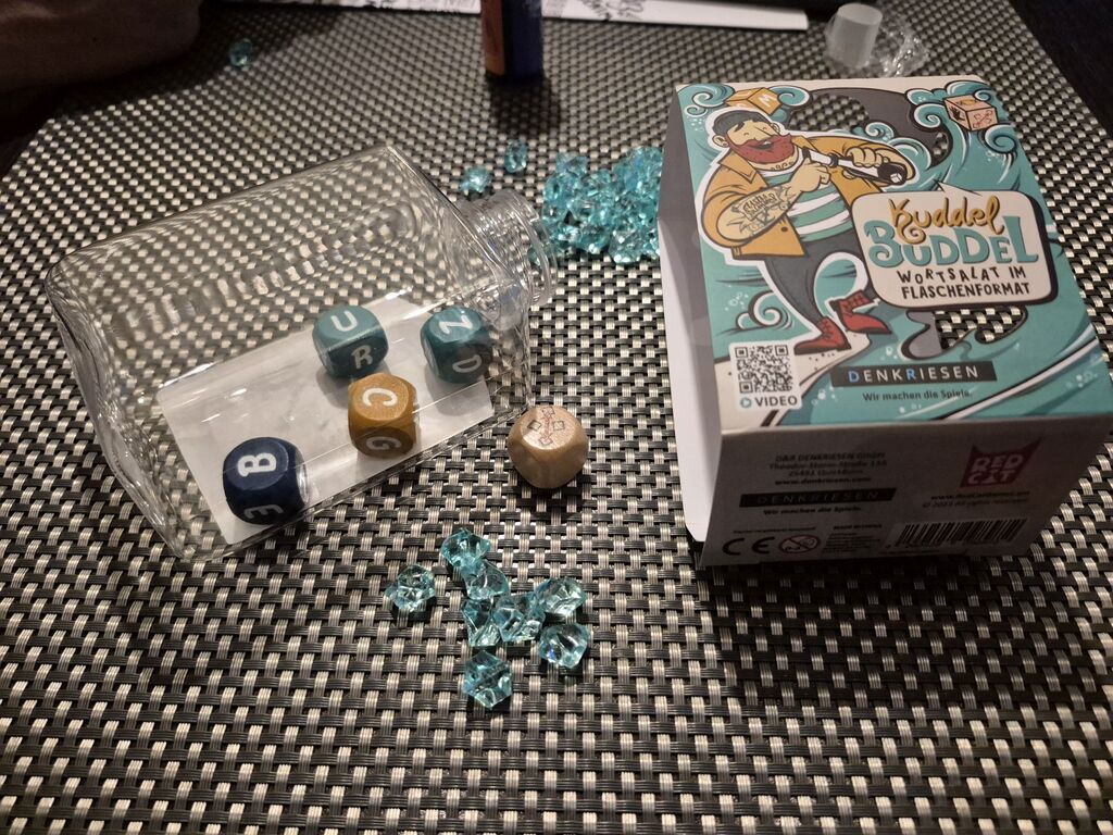 Spielmaterial von "Kuddel Buddel".