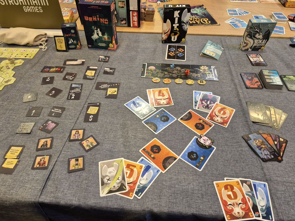 Spielmaterial bei der Neuheitenschau der SPIEL 2025.