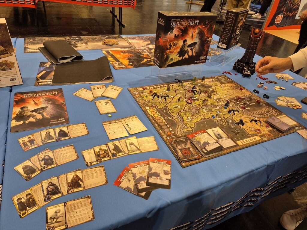 Spielmaterial von "Der Herr der Ringe – Das Schicksal der Gemeinschaft".