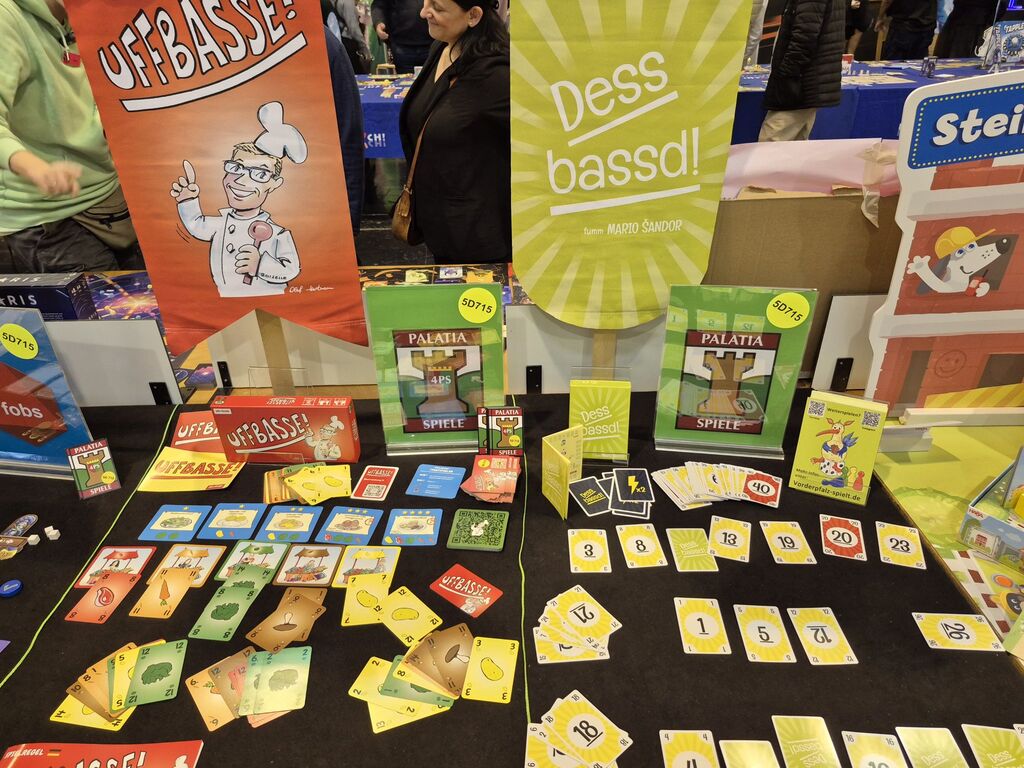 Material der Kartenspiele "Uffbasse!" und "Dess bassd!".