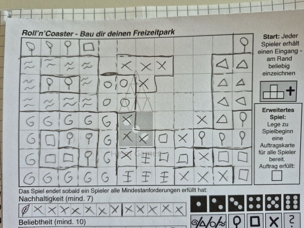 Ein Ausschnitt eines Blatts vom Spielplan voller Symbole und Linien.