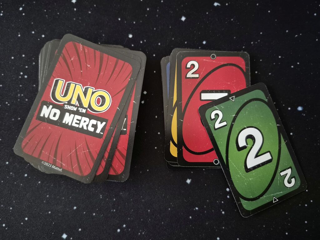 Ein verdeckter und ein offener Kartenstapel.