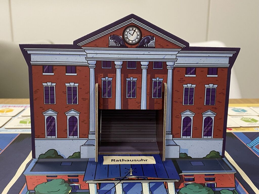 Ein Kartonhaus steht auf dem Spielplan von "Back to the Future – Zurück in die Zukunft".