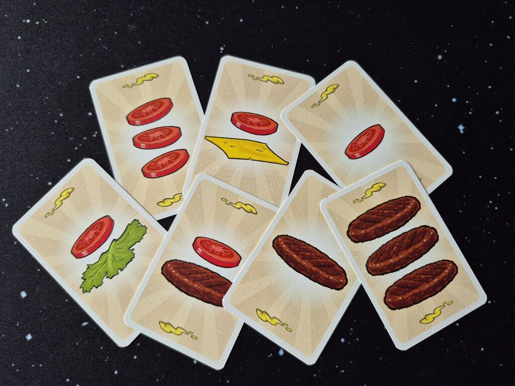 Zutatenkarten mit gelber Soße.