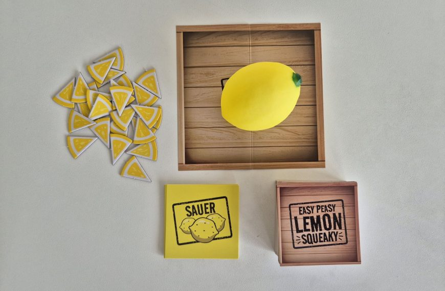 Das Spielmaterial von "Easy Peasy Lemon Squeaky".