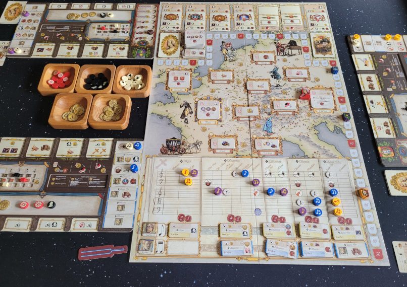 Aufgebautes Spielmaterial.