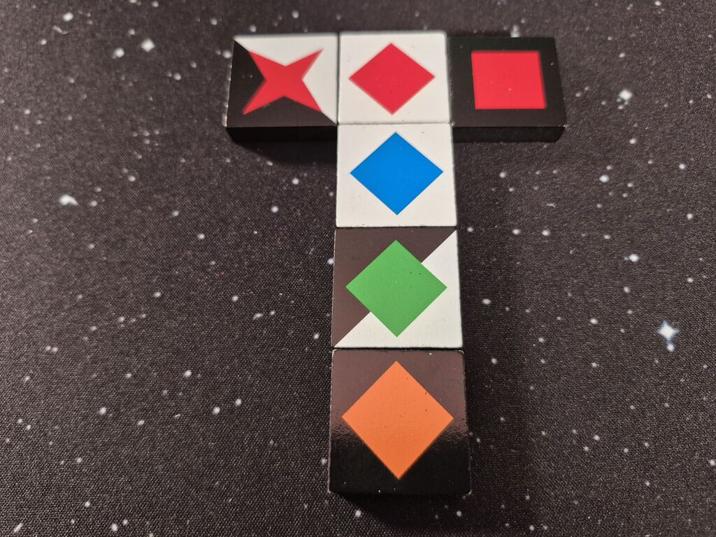 Mehr Spielsteine aus "Qwirkle Flex".