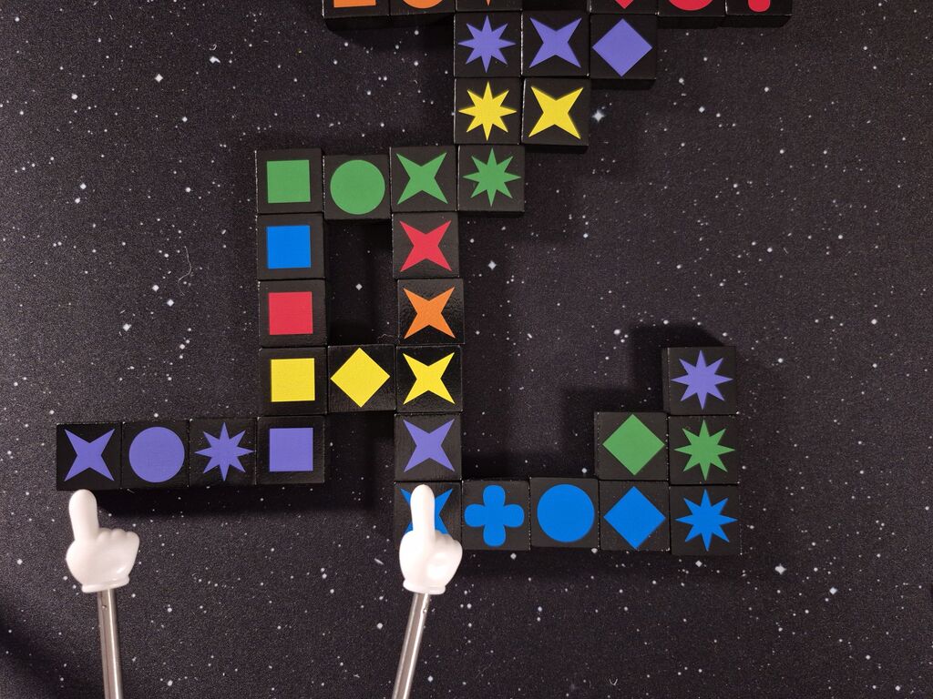 Spielmaterial mit zwei Zeigern.