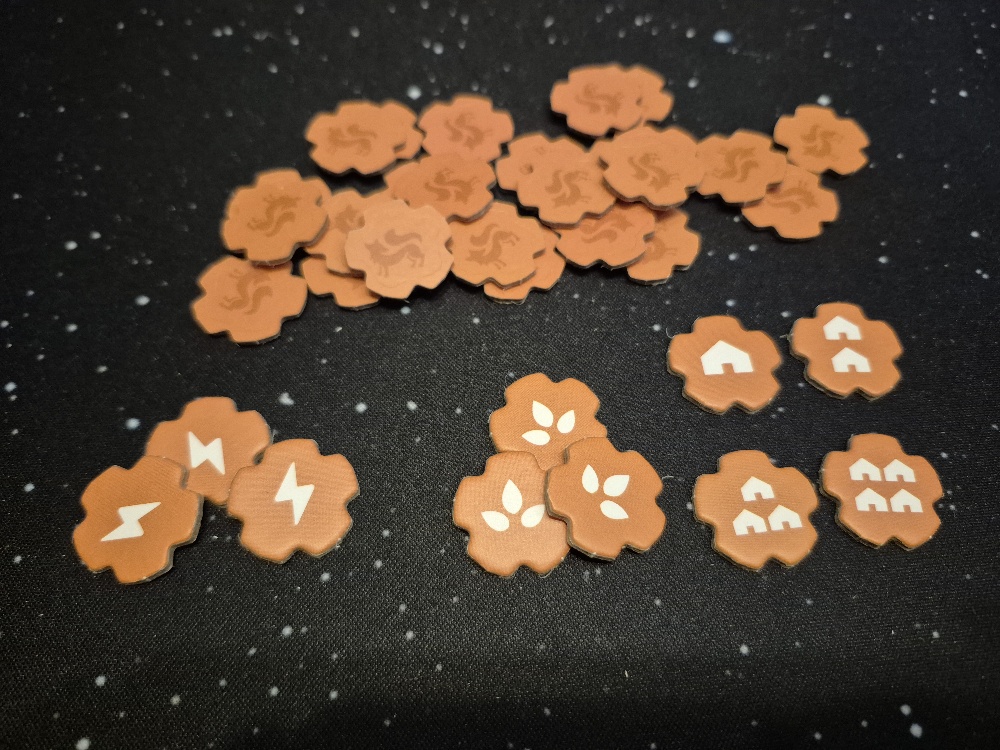 Plättchen mit verschiedenen Symbolen.