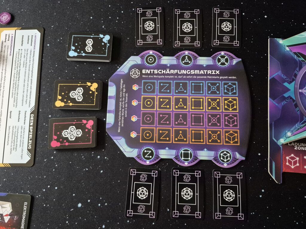 Spielmaterial aus "Tesseract".