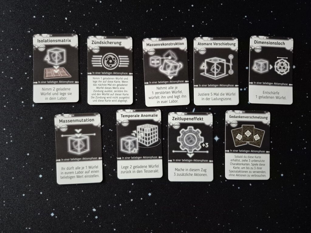 Neun Karten aus "Tesseract".