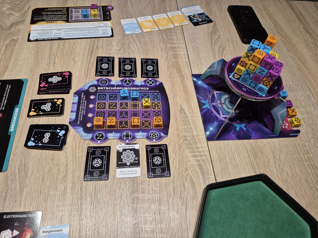 Spielmaterial von "Tesseract" im Spielverlauf.