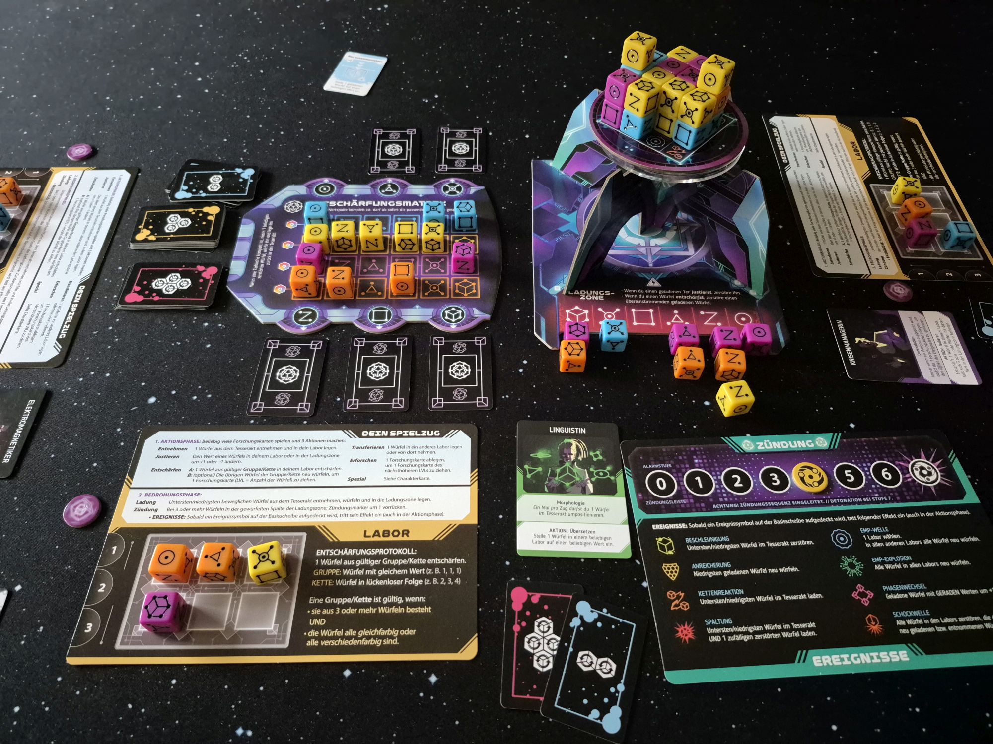 Tesseract: Kooperative Weltrettung mit Würfeln