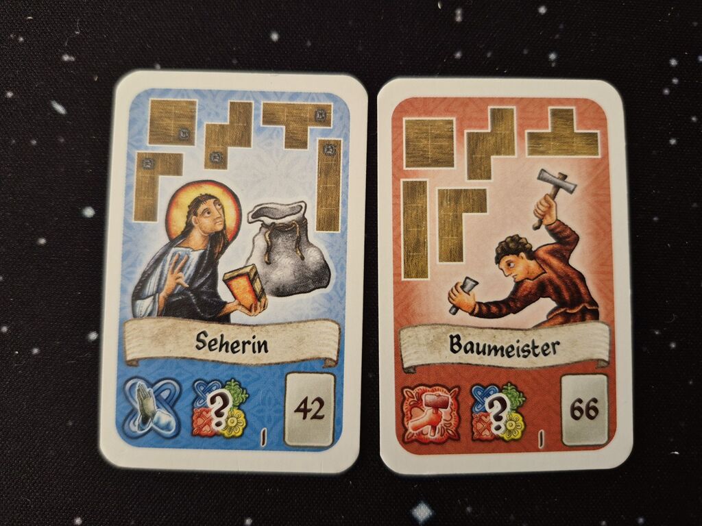 Zwei Karten mit Symbolen und Illustrationen.