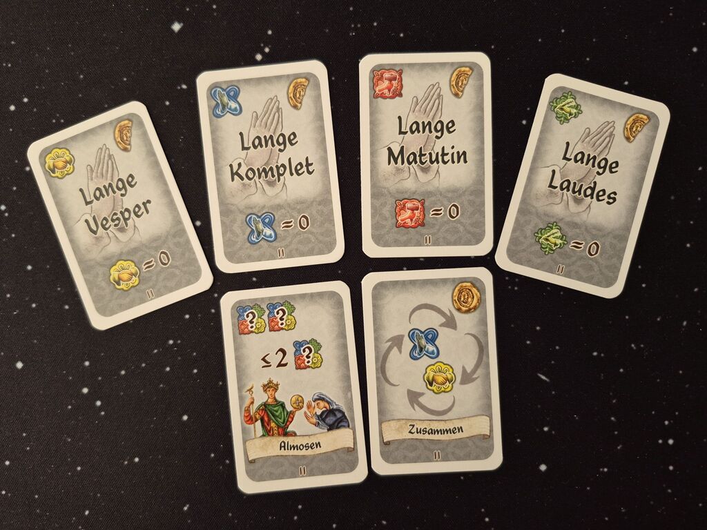 Karten mit Text und Symbolen.