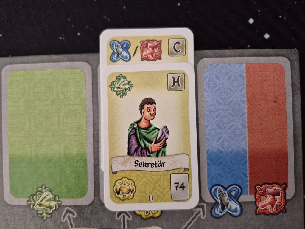 Zwei Karten auf dem Spielertableau.