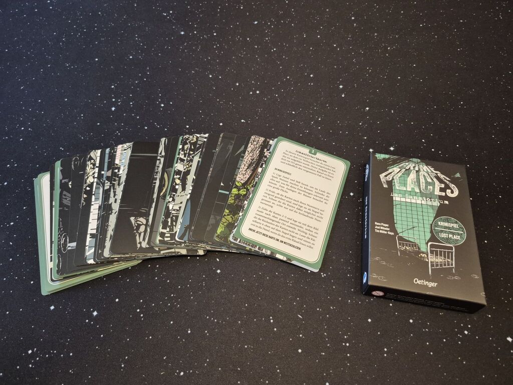 Karten und die Spielschachtel.