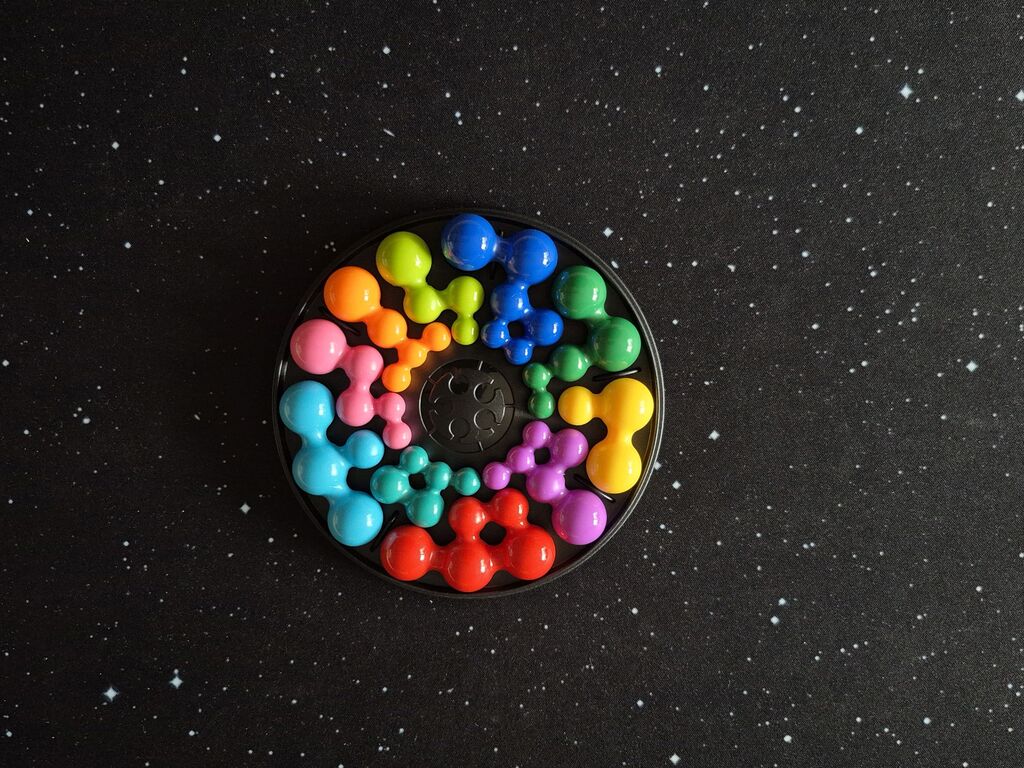 Alle Spielsteine auf dem Spielplan von "IQ Circle".