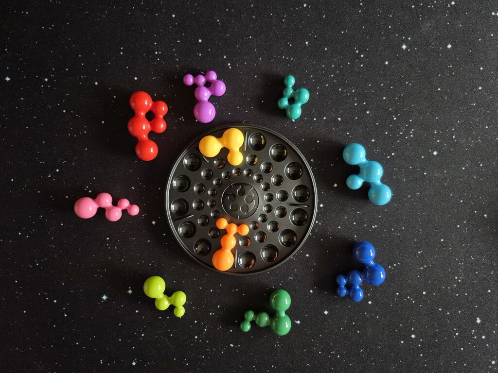 Die Anordnung mit Spielsteinen.