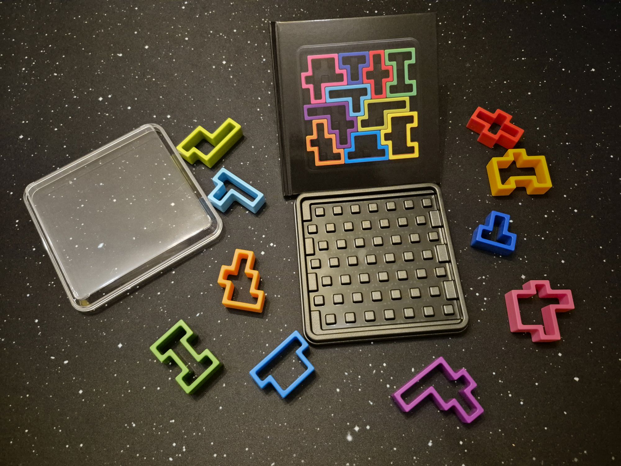 IQ Square: Kurios geformte Polyominos platzieren