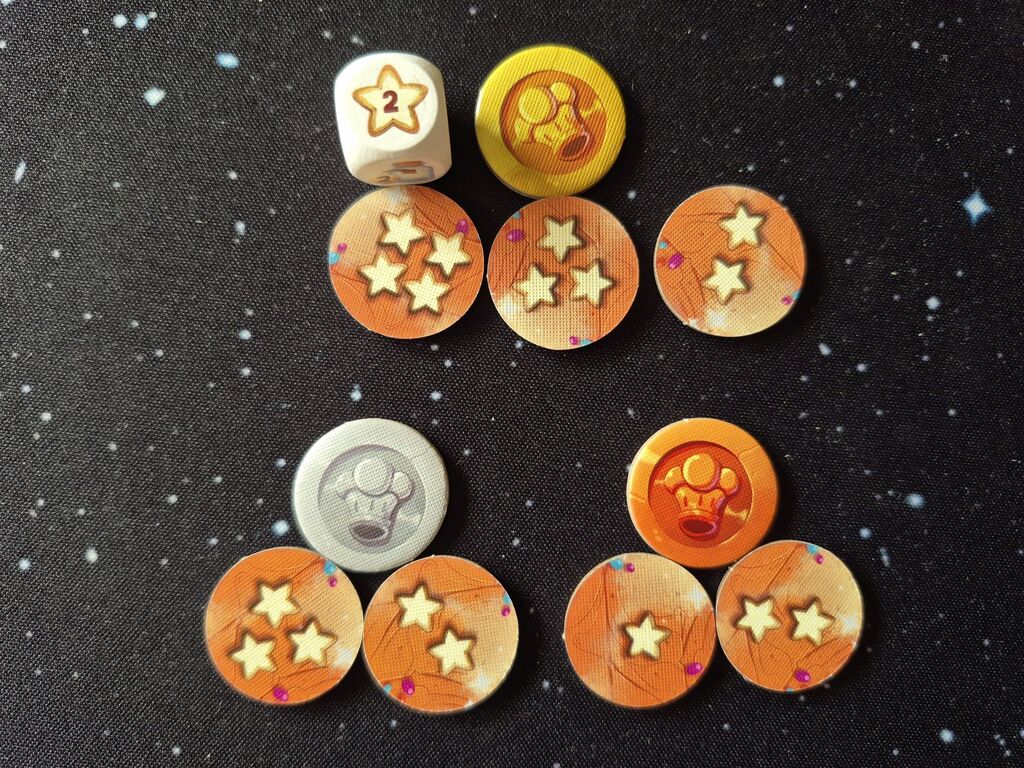 Marker mit Symbolen und ein Würfel.